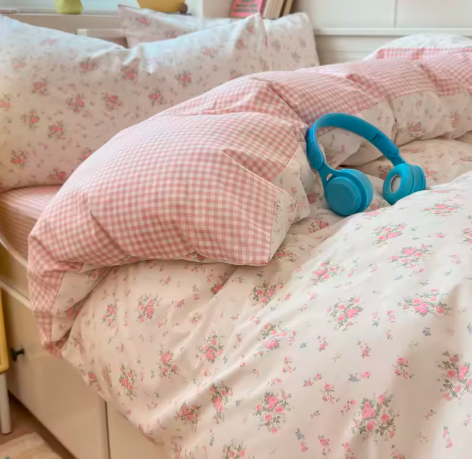 FloraLuxe Cotton Bedding Set (Duvet Cover + Pillowcases)