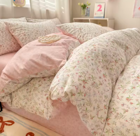 FloraLuxe Cotton Bedding Set (Duvet Cover + Pillowcases)