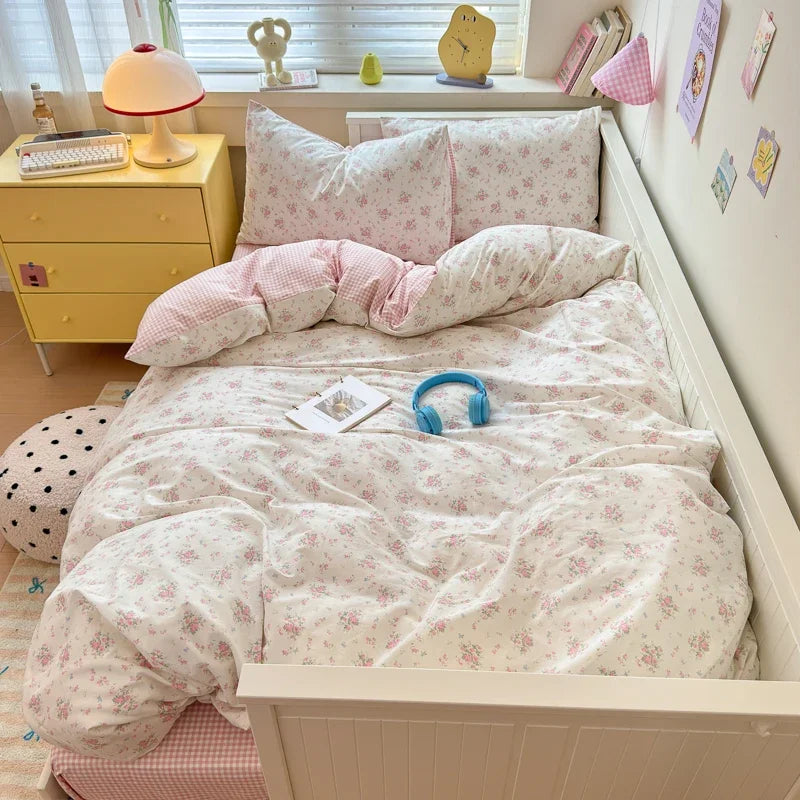 FloraLuxe Cotton Bedding Set (Duvet Cover + Pillowcases)