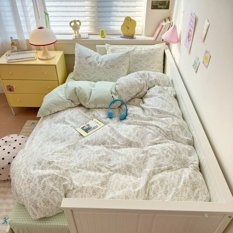 FloraLuxe Cotton Bedding Set (Duvet Cover + Pillowcases)