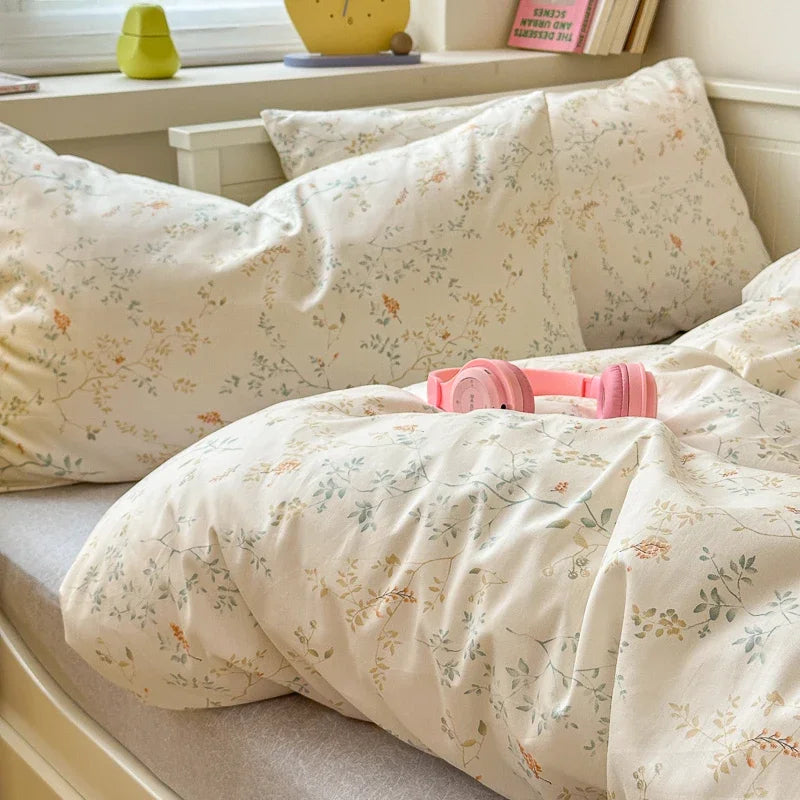 FloraLuxe Cotton Bedding Set (Duvet Cover + Pillowcases)